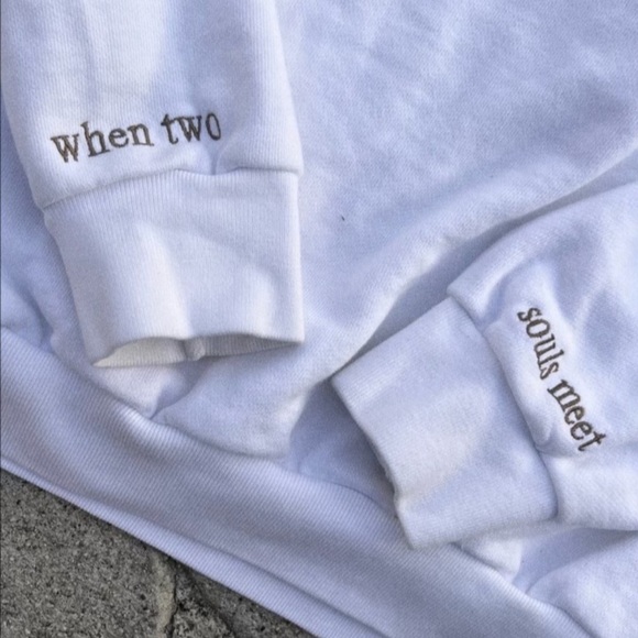 Twinflames Two Souls Crewneck and Sweatshorts - Picture 4 of 6